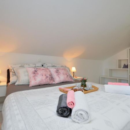 Apartments Viktoria ロヴラン エクステリア 写真