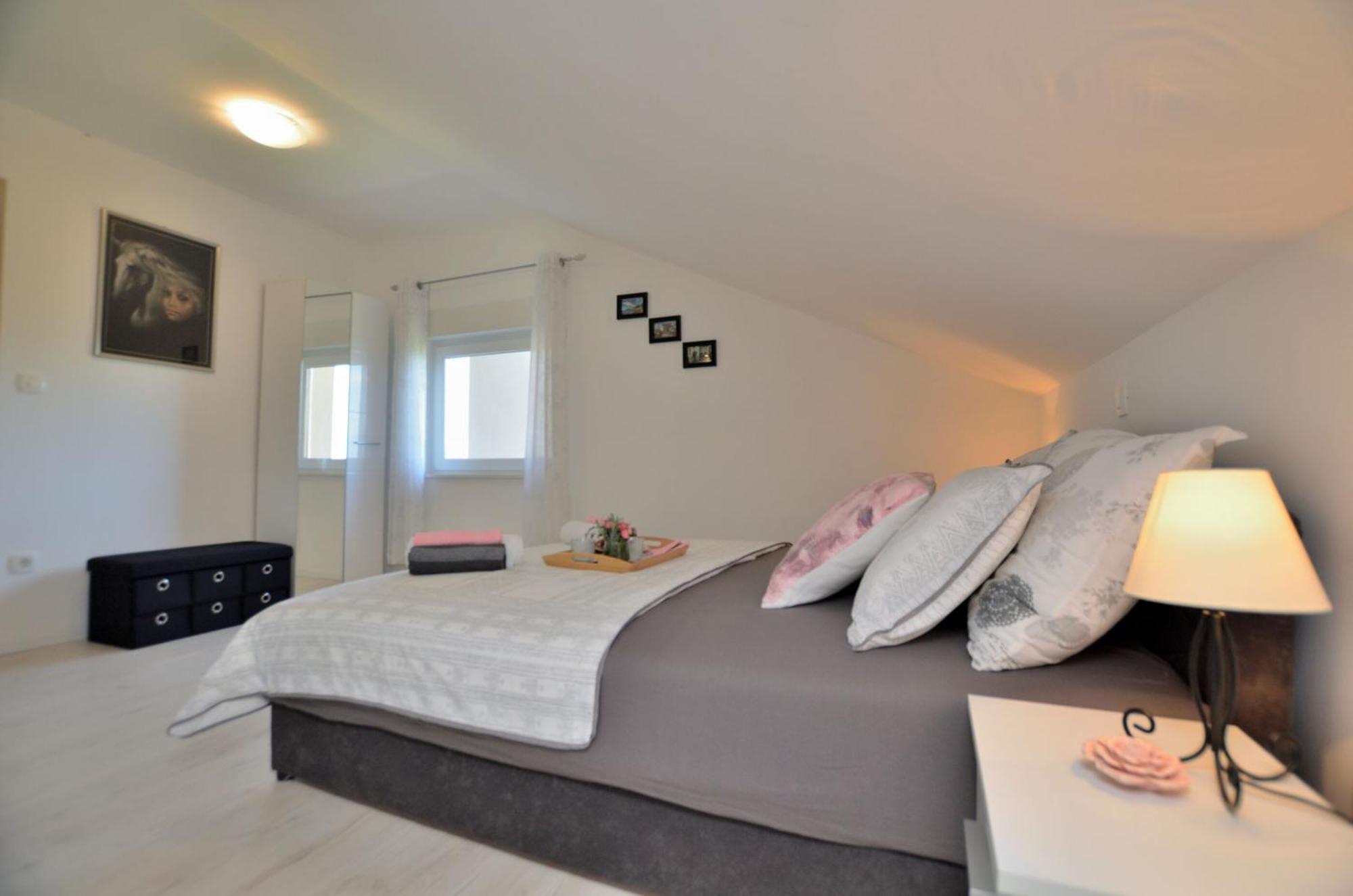 Apartments Viktoria ロヴラン エクステリア 写真