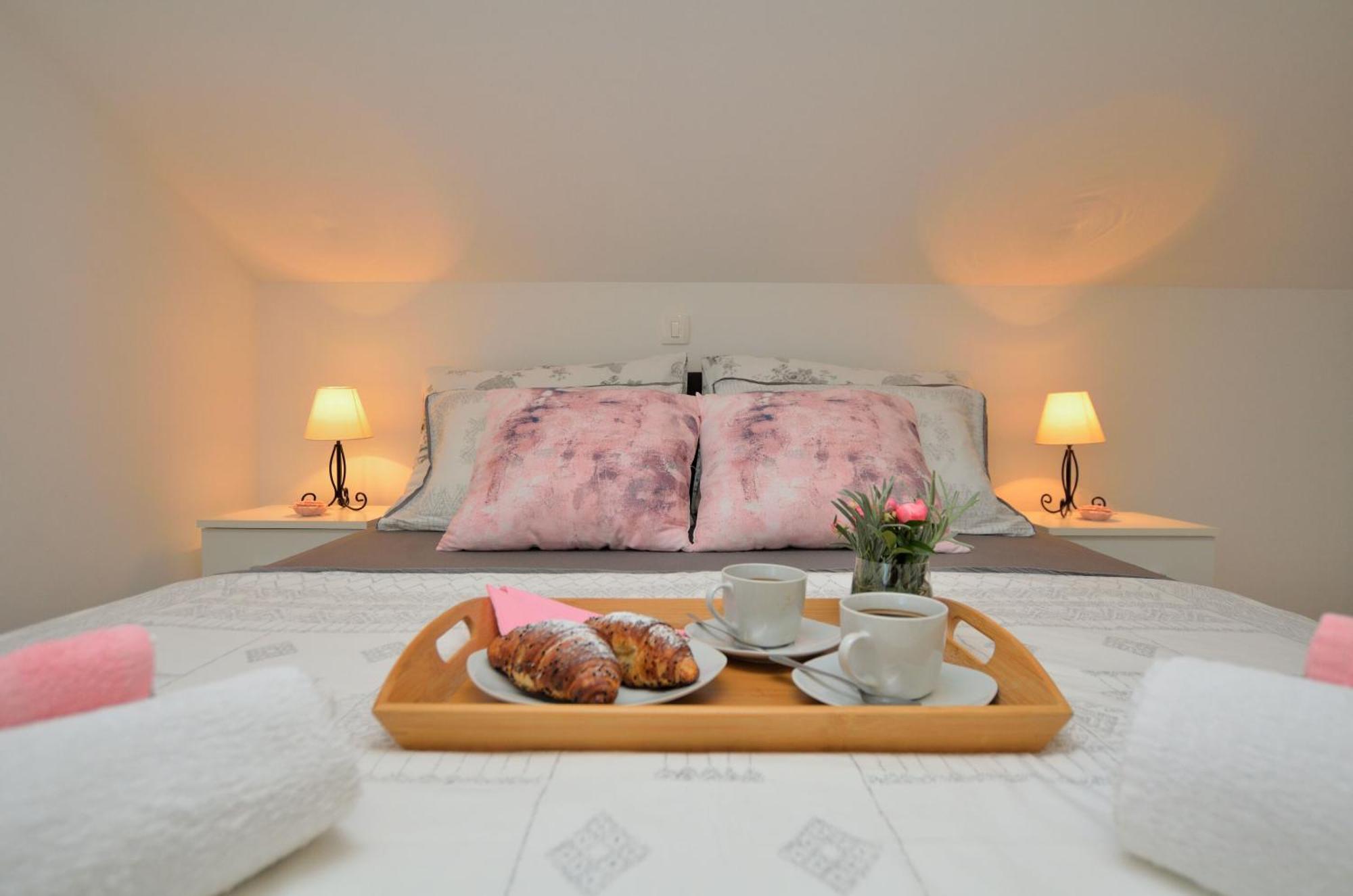 Apartments Viktoria ロヴラン エクステリア 写真