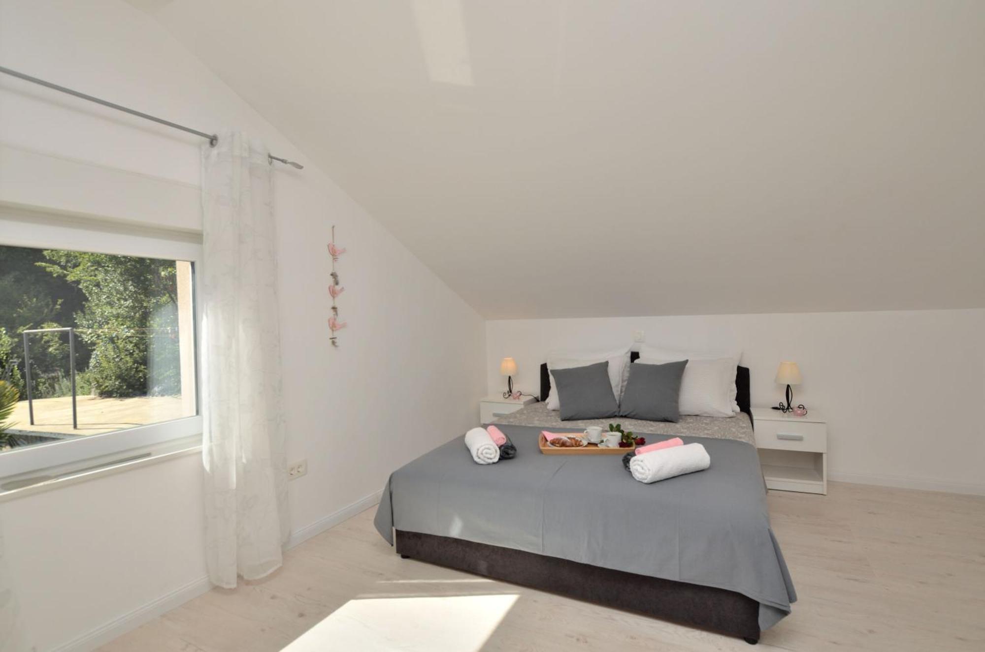 Apartments Viktoria ロヴラン エクステリア 写真