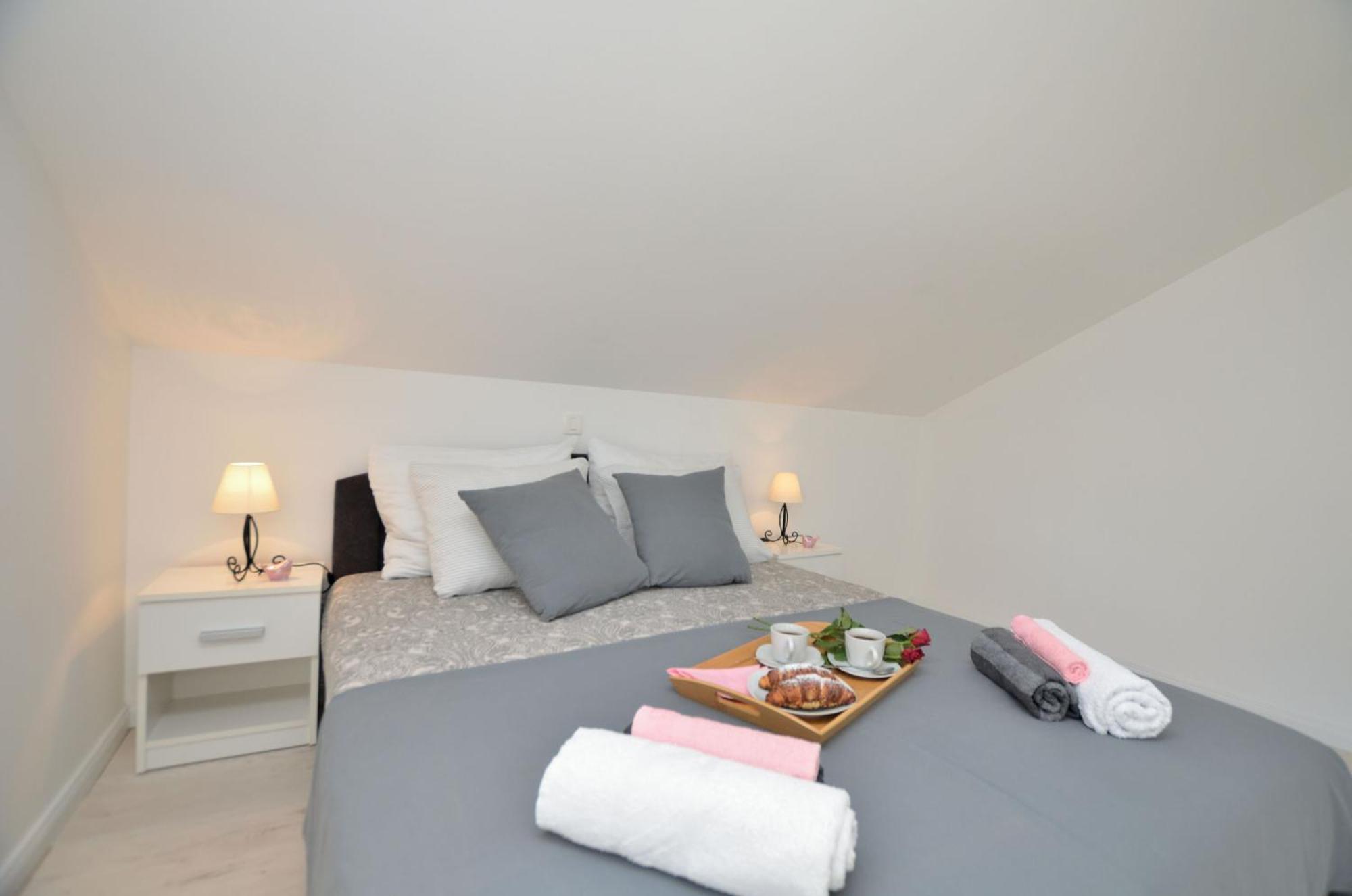 Apartments Viktoria ロヴラン エクステリア 写真