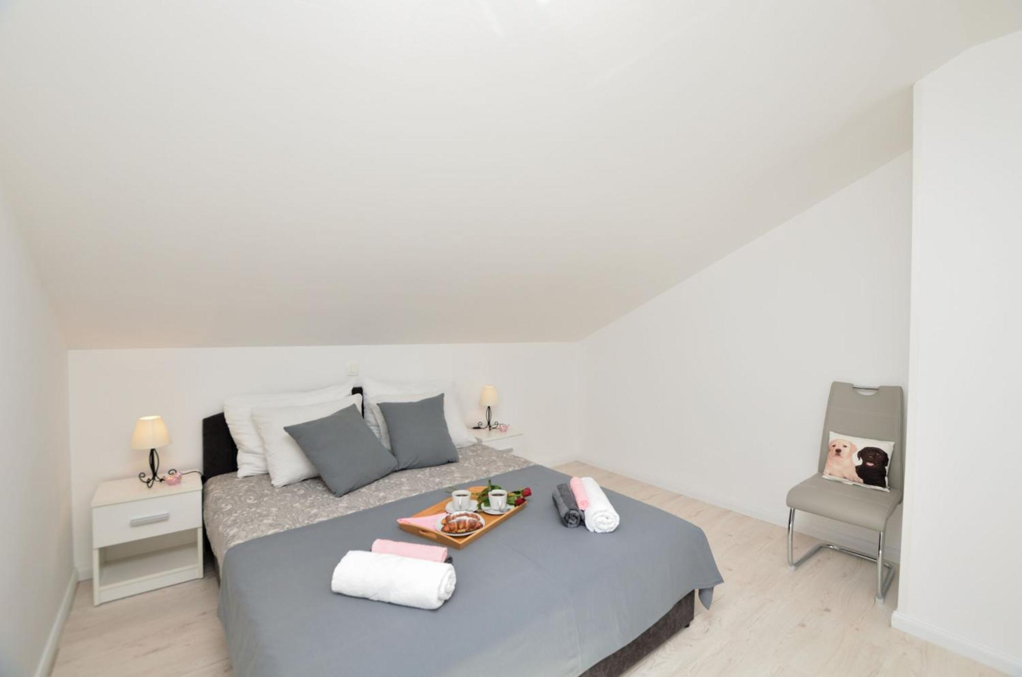 Apartments Viktoria ロヴラン エクステリア 写真