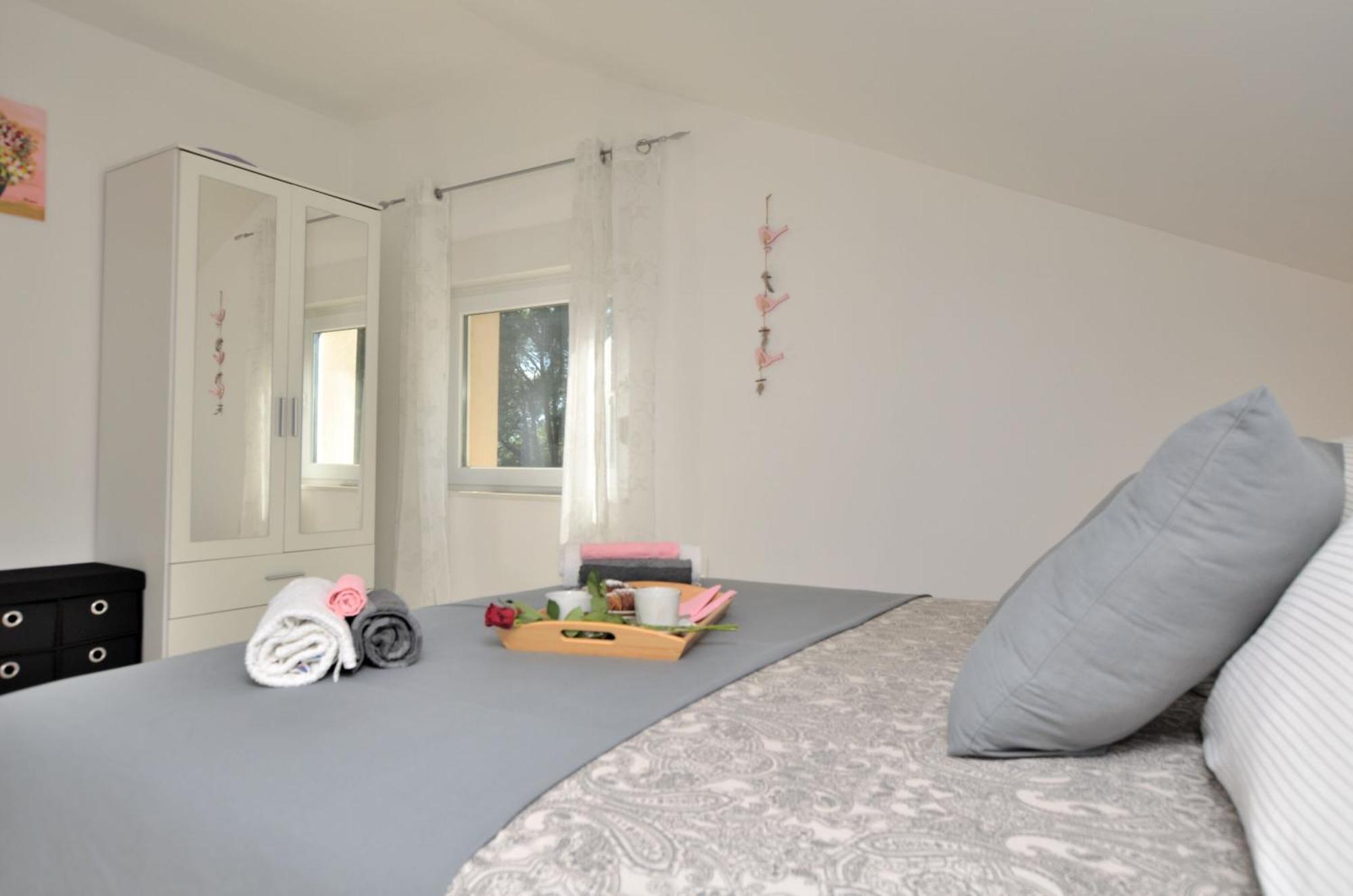 Apartments Viktoria ロヴラン エクステリア 写真