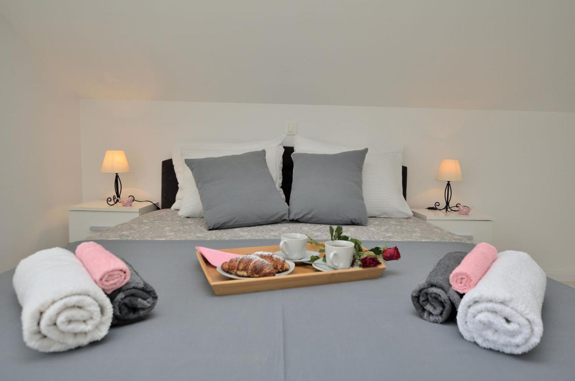 Apartments Viktoria ロヴラン エクステリア 写真