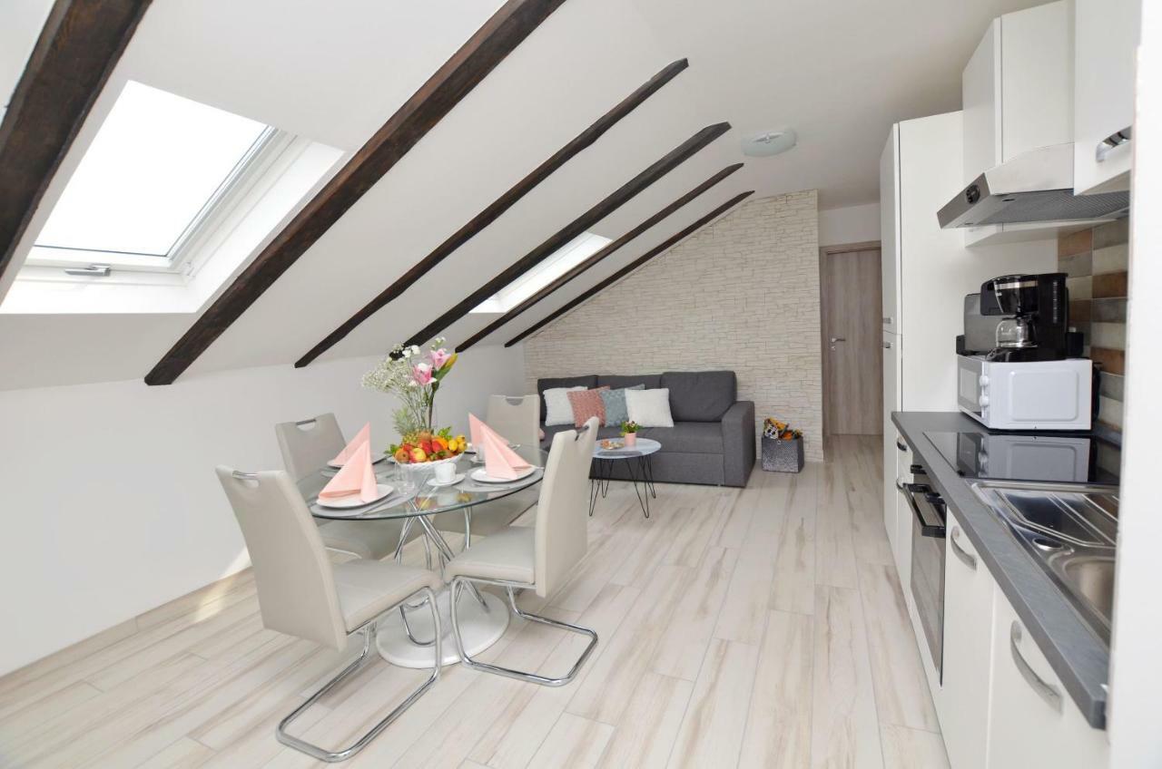 Apartments Viktoria ロヴラン エクステリア 写真