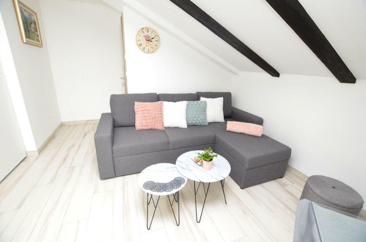 Apartments Viktoria ロヴラン エクステリア 写真