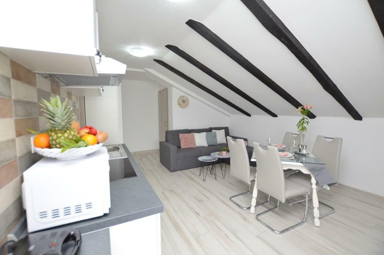 Apartments Viktoria ロヴラン エクステリア 写真